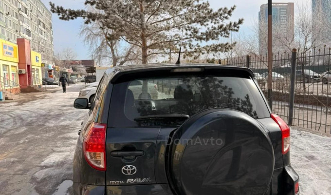 Toyota RAV4 2008 года