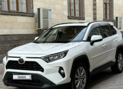 Toyota RAV4 2020 года