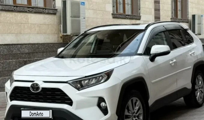 Toyota RAV4 2020 года