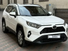 Toyota RAV4 2020 года