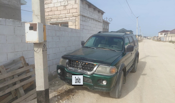 Mitsubishi Montero Sport 2000 года