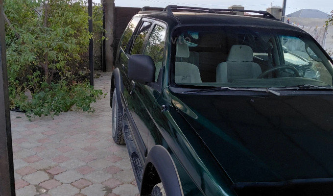 Mitsubishi Montero Sport 2000 года