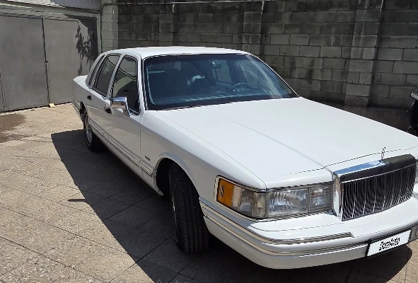 Lincoln Town Car 1992 года