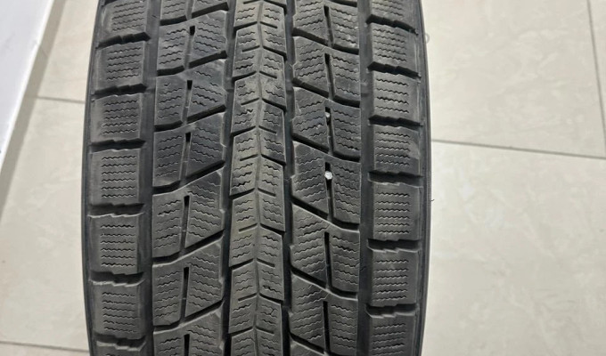 Продам зимние шины DUNLOP