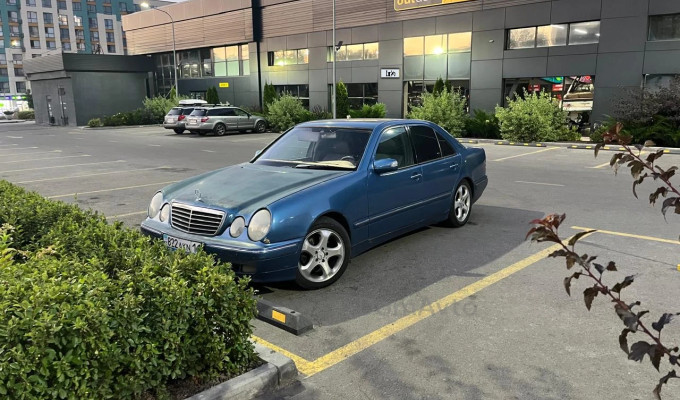 Mercedes-Benz E-Класс 1999 года