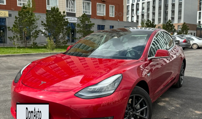 Tesla Model 3 2019 года