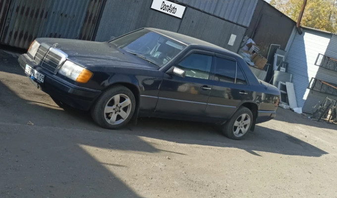 Mercedes-Benz E-Класс 1992 года