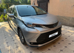 Toyota Sienna 2022 года