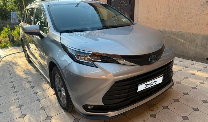 Toyota Sienna 2022 года