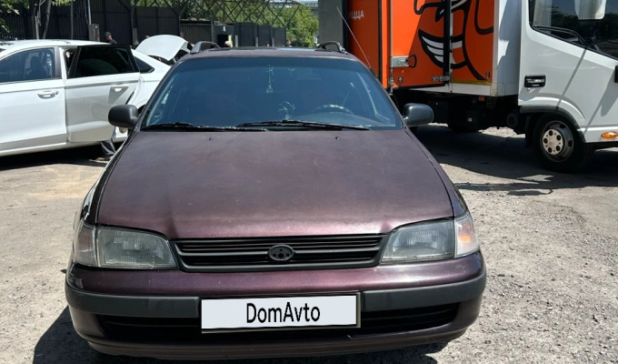 Toyota Carina E 1993 года