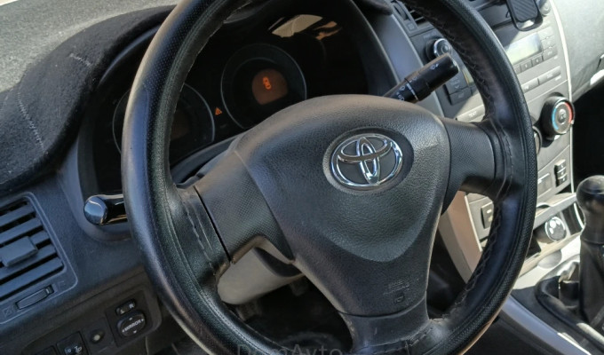 Toyota Corolla 2010 года