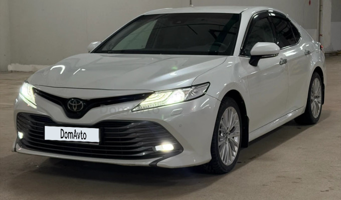 Toyota Camry 2020 года