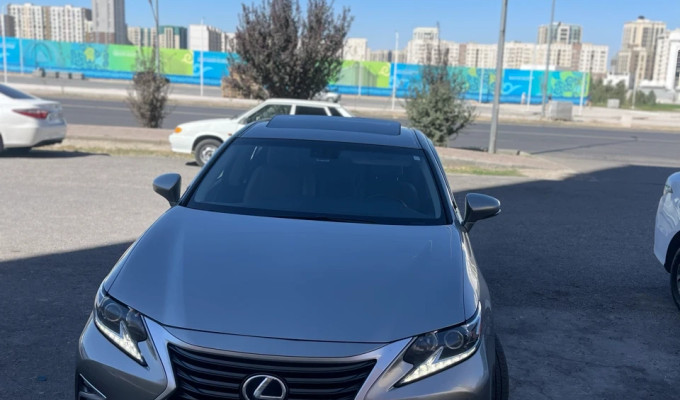 Lexus ES 2015 года