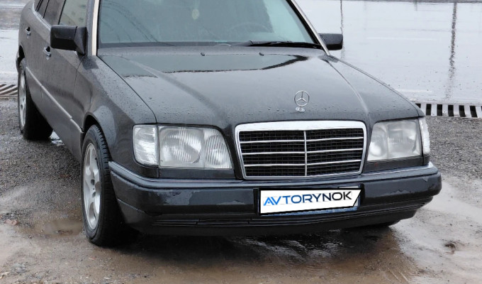Mercedes-Benz E-Класс 1993 года