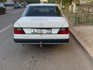 Mercedes-Benz E-Класс 1990 года