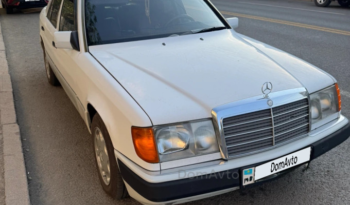 Mercedes-Benz E-Класс 1990 года