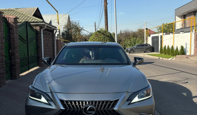 Lexus ES 2023 года