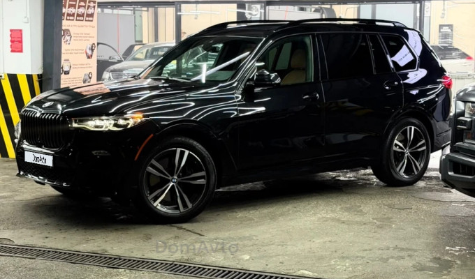 BMW X7 2022 года