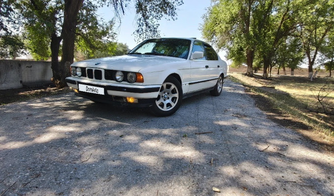 BMW 5 серия 1990 года