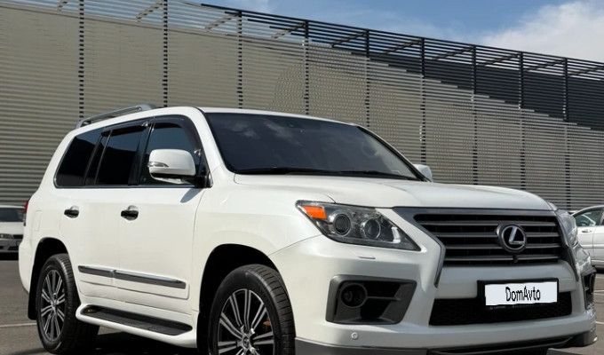 Lexus LX 2012 года