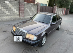 Mercedes-Benz E-Класс 1993 года