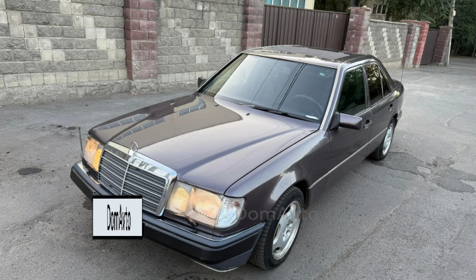 Mercedes-Benz E-Класс 1993 года
