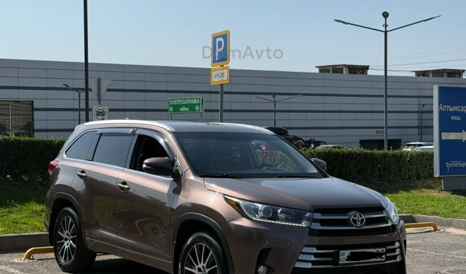 Toyota Highlander 2018 года