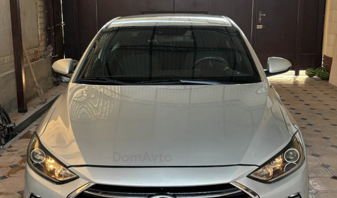 Hyundai Elantra 2017 года