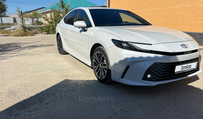 Toyota Camry 2025 года