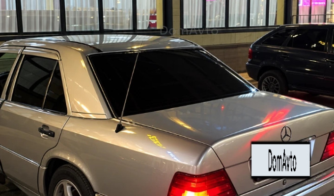 Mercedes-Benz E-Класс 1993 года