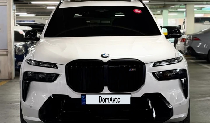 BMW X7 2023 года