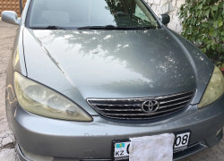 Toyota Camry 2005 года