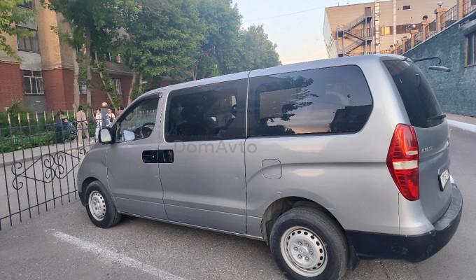 Hyundai H-1 2011 года