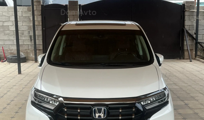 Honda Elysion 2013 года