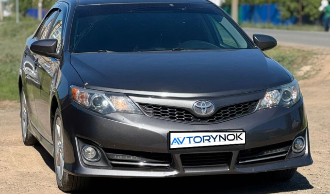 Toyota Camry 2013 года