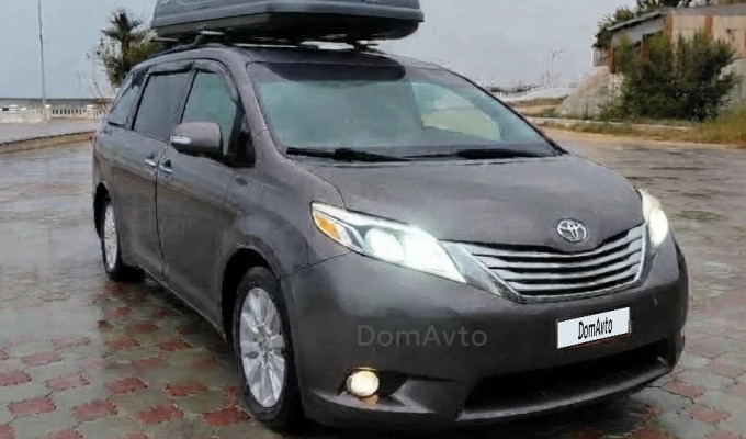 Toyota Sienna 2014 года