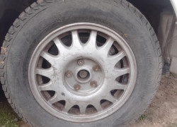 Продам комплект литых дисков R15 с зимней шипованной резиной Viatti Br