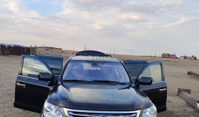 Lexus LX 2011 года