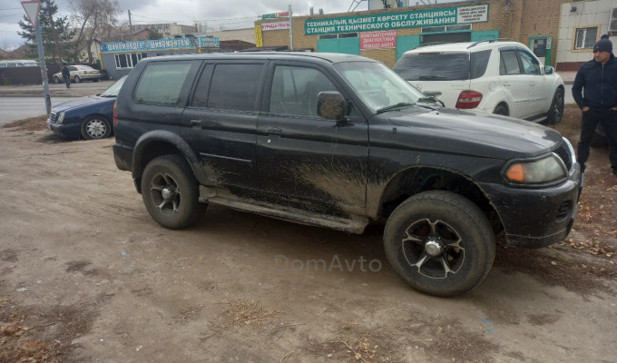 Mitsubishi Montero Sport 2000 года