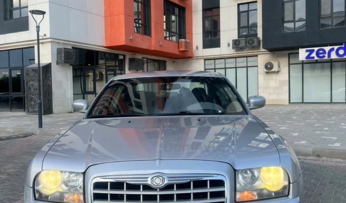 Chrysler 300C 2005 года