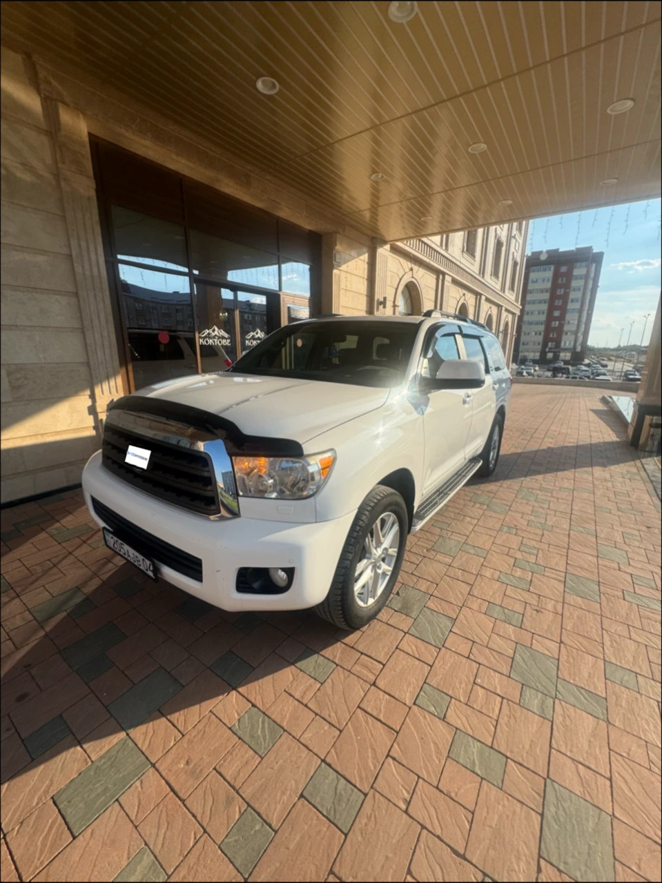 Toyota Sequoia, 2016