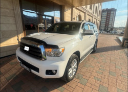 Toyota Sequoia 2016 года