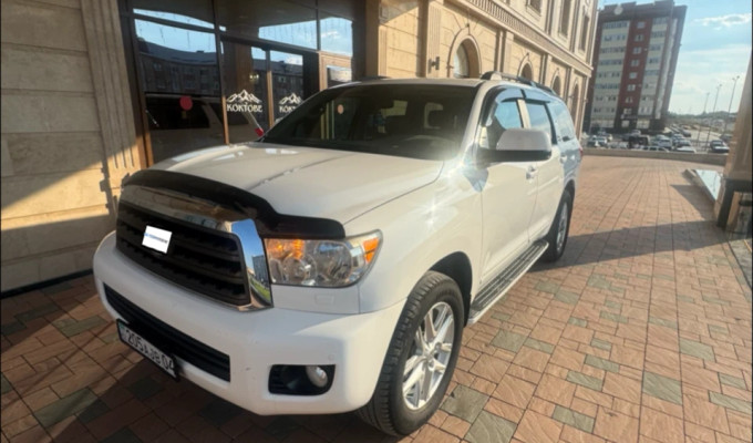 Toyota Sequoia 2016 года