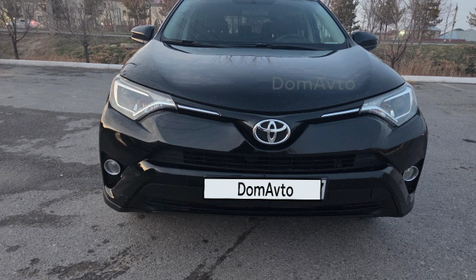 Toyota RAV4 2015 года