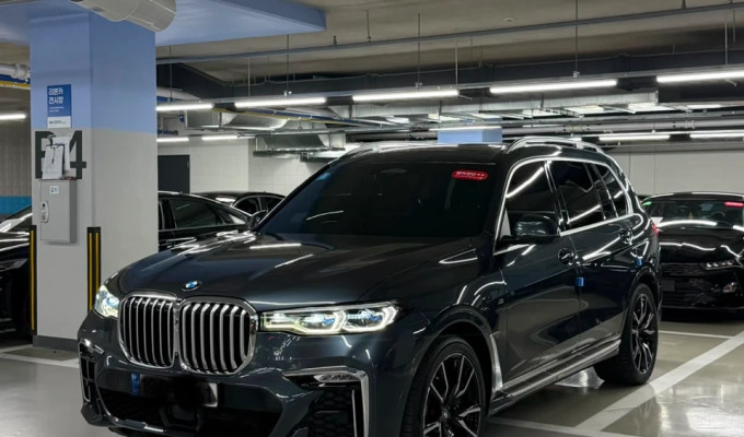 BMW X7 2022 года