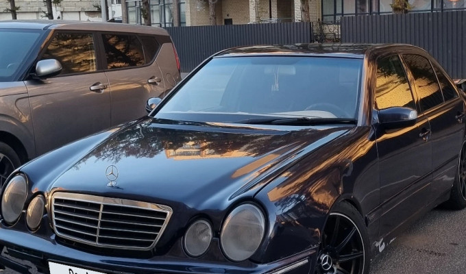 Mercedes-Benz E-Класс 2000 года