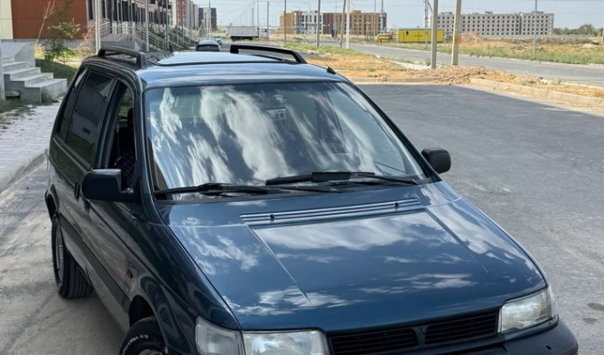 Mitsubishi Space Runner 1992 года