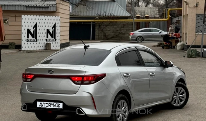 Kia Rio 2021 года