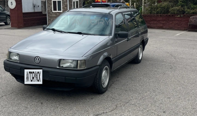 Volkswagen Passat 1990 года