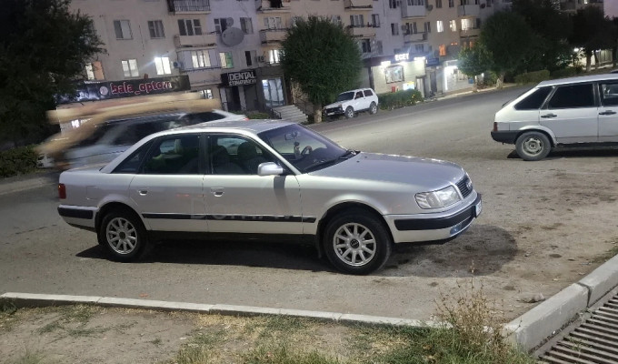 Audi 100 1992 года